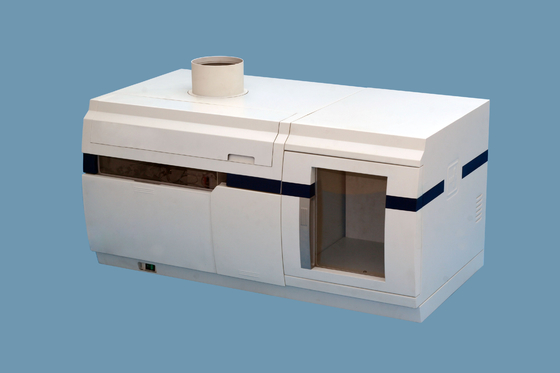 Con la provetta standard 2 X45 il campione tormenta lo spettrometro a fluorescenza atomico